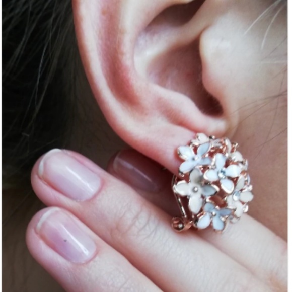 Flower Bouquet Gold Crystal Earrings - Picture 5 of 7